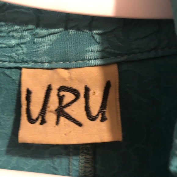 URU Machine Washable Silk Blouse- 739 $100 or $80 w/offer - Picture 3 of 4